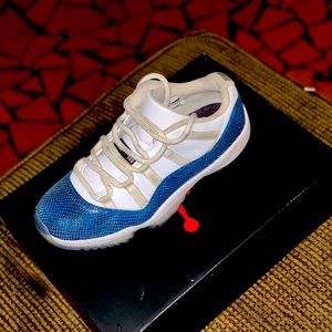 Classic snake skin low too 11’s (cheap)